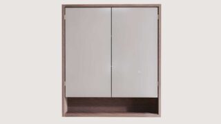 Spiegelschrank mit Regal, ausgestattet mit 2 Glasböden aus massiver, dunkler Eiche 80 cm.