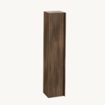 La Riviera Badezimmerschrank Badschrank aus massiver Eiche (Eiche dunkel). Viel Stauraum, handgefertigt und vormontiert geliefert. Van Heck Badezimmer.
