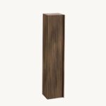 La Riviera Badezimmerschrank Badschrank aus massiver Eiche (Eiche dunkel). Viel Stauraum, handgefertigt und vormontiert geliefert. Van Heck Badezimmer.