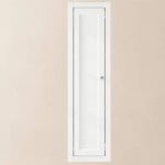 Kompakter Badezimmerschrank mit zwei Einlegeböden und einer Front im Landhausstil in All White 120 cm.