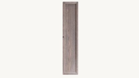 Mittelgroßer Badezimmerschrank mit drei Einlegeböden aus massiver, dunkler Eiche mit einer Landhausfront 170 cm.