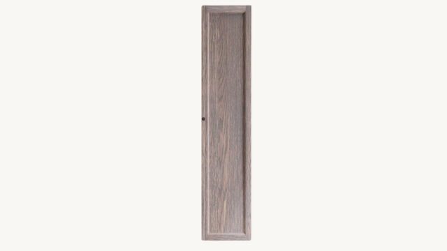 Mittelgroßer Badezimmerschrank mit drei Einlegeböden aus massiver, dunkler Eiche mit einer Landhausfront 170 cm.