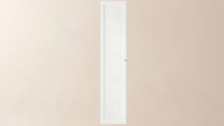 Mittlerer Badezimmerschrank mit drei Einlegeböden in All White mit einer Landhausfront 170 cm.