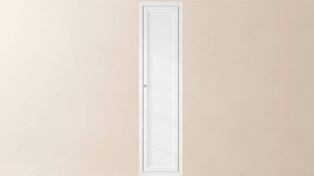 Geräumiger Badezimmerschrank mit drei Einlegeböden in All White, ausgestattet mit einer Landhausfront 180 cm.