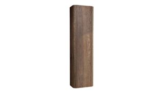 Softcube Badezimmerschrank 170 cm hoch mit abgerundeten Seiten und flacher Front in Eiche dunkel und push-to-open Tür.