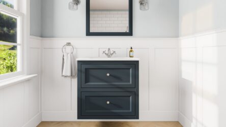 Klassischer Waschtischunterschrank 70 cm in Hague Blue mit Keramikwaschtisch und 2 Schubladen