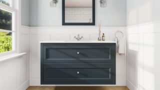 Klassischer Waschtischunterschrank 120 cm in Hague Blue mit Keramikwaschtisch und 2 Schubladen