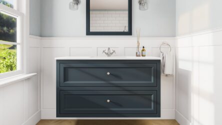 Klassischer Waschtischunterschrank 120 cm in Hague Blue mit Keramikwaschtisch und 2 Schubladen