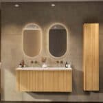 Natureiche Badezimmermöbel 140 cm mit glatter Front, Innenschublade und doppeltem Solid-Surface-Waschtisch