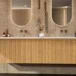 Natureiche Badezimmermöbel 200 cm mit glatter Front, Innenschublade und doppeltem Solid-Surface-Waschtisch