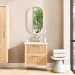 Wandhängendes Badezimmermöbel 70 cm aus Natureiche mit Riffelfront und zwei Softclose-Schubladen