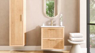 Wandhängendes Badezimmermöbel 70 cm aus Natureiche mit Riffelfront und zwei Softclose-Schubladen