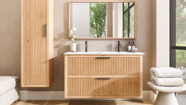 Wandhängendes Natureiche-Badmöbel 120 cm mit Riffelfront und keramischem Doppelwaschtisch