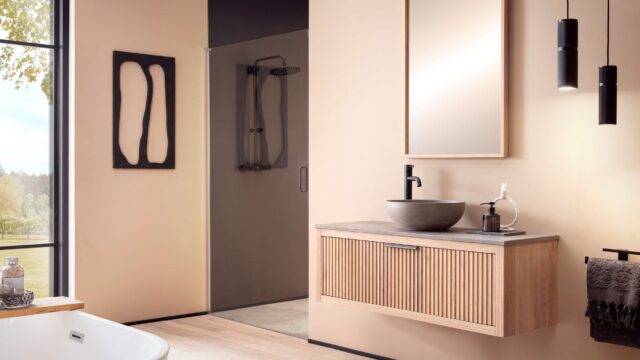 Eichen-Badezimmermöbel 120 cm mit einer Schublade und grauer Kalksteinplatte mit Keramikwaschbecken
