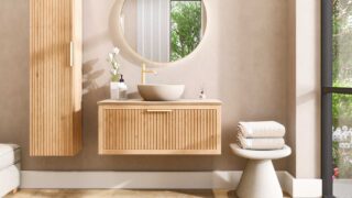 Wandhängendes Badezimmermöbel 100 cm aus Natureiche mit eine Schublade und beige Kalksteinwaschtisch