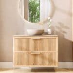 Wandhängendes Badezimmermöbel 100 cm aus Natureiche mit zwei Schubladen und beige Kalksteinwaschtisch (neuwertig)