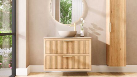 Wandhängendes Badezimmermöbel 100 cm aus Natureiche mit zwei Schubladen und beige Kalksteinwaschtisch (neuwertig)