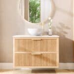 Wandhängendes Badezimmermöbel 100 cm aus Natureiche mit zwei Schubladen und weiße Marmorplatte (design)