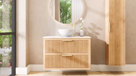 Wandhängendes Badezimmermöbel 100 cm aus Natureiche mit zwei Schubladen und weiße Marmorplatte (design)