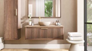Wandhängendes Badezimmermöbel 120 cm aus dunkler Eiche mit eine Schublade und beige Kalksteinwaschtisch