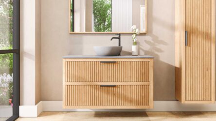 Wandhängendes Badezimmermöbel 120 cm aus Natureiche mit zwei Schubladen und graue Kalksteinplatte (elegant)