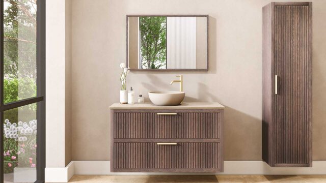 Wandhängendes Badezimmermöbel 120 cm aus dunkler Eiche mit zwei Schubladen und beige Kalksteinwaschtisch (modern)