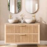 Wandhängendes Badezimmermöbel 120 cm aus Natureiche mit zwei Schubladen und beige Kalksteinwaschtisch (trendy)
