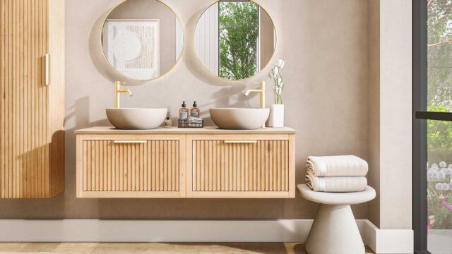 Wandhängendes Badezimmermöbel 140 cm aus Natureiche mit eine Schublade und beige Kalksteinwaschtisch