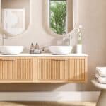 Wandhängendes Badezimmermöbel 160 cm aus Natureiche mit eine Schublade und weißes Solid-Surface-Aufsatzbecken (design)
