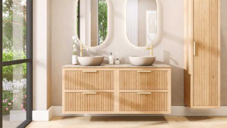 Wandhängendes Badezimmermöbel 160 cm aus Natureiche mit zwei Schubladen und beige Kalksteinwaschtisch (luxuriös)