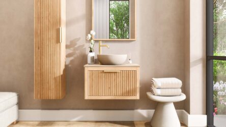 Wandhängendes Badezimmermöbel 70 cm aus Natureiche mit eine Schublade und beige Kalksteinwaschtisch