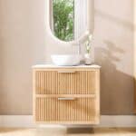 Wandhängendes Badezimmermöbel 80 cm aus Natureiche mit zwei Schubladen und weißes Solid-Surface-Aufsatzbecken (trendy)