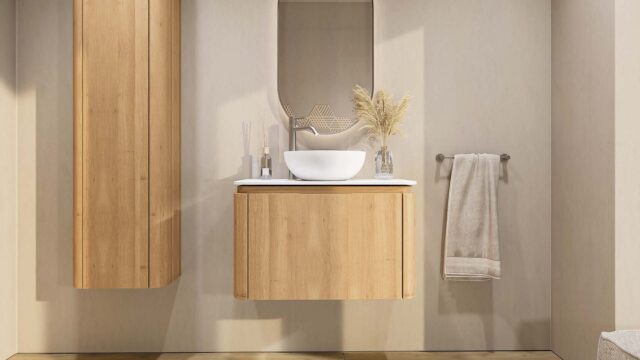 Rundes wandhängendes Badezimmermöbel 80 cm aus Natureiche mit glatte Front und weißes Solid-Surface-Becken