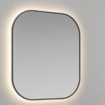 Dieser Spiegel ist mit einem Dimmer ausgestattet, mit dem Sie die Wärme des Lichts steuern können, sowie mit einer Anti-Beschlag-Heizung.