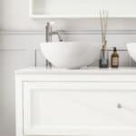 All White klassisches Badezimmermöbel 120 cm im Landhausstil mit Aufsatzwaschbecken