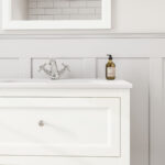 Klassischer Waschtischunterschrank 80 cm in All White mit Keramikwaschtisch und 2 Schubladen