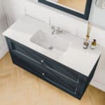 Klassischer Waschtischunterschrank 120 cm in Hague Blue mit Keramikwaschtisch und 2 Schubladen