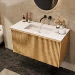 Natureiche Badezimmermöbel 100 cm mit glatter Front, Innenschublade und Solid-Surface-Waschtisch