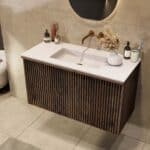 Dunkeleiche Badezimmermöbel 100 cm mit glatter Front, Innenschublade und Solid-Surface-Waschtisch