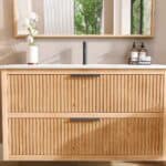 Wandhängendes Badezimmermöbel 120 cm aus Natureiche mit Riffelfront und zwei Softclose-Schubladen