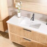 Wandhängendes Badezimmermöbel 120 cm aus Natureiche mit Riffelfront und zwei Softclose-Schubladen