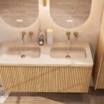 Natureiche Badezimmermöbel 120 cm mit glatter Front, Innenschublade und beigem Kalkstein-Doppelwaschtisch