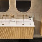Natureiche Badezimmermöbel 140 cm mit glatter Front, Innenschublade und doppeltem Solid-Surface-Waschtisch
