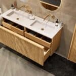 Natureiche Badezimmermöbel 140 cm mit glatter Front, Innenschublade und doppeltem Solid-Surface-Waschtisch