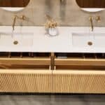 Natureiche Badezimmermöbel 200 cm mit glatter Front, Innenschublade und doppeltem Solid-Surface-Waschtisch