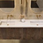 Dunkeleiche Badezimmermöbel 200 cm mit glatter Front, Innenschublade und doppeltem Solid-Surface-Waschtisch