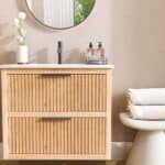 Wandhängendes Badezimmermöbel 80 cm aus Natureiche mit Riffelfront und zwei Softclose-Schubladen