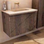 Dunkeleiche Badezimmermöbel 80 cm mit glatter Front, Innenschublade und beigem Kalkstein-Waschtisch