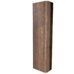 Softcube Badezimmerschrank 170 cm hoch mit abgerundeten Seiten und flacher Front in Eiche dunkel und push-to-open Tür.