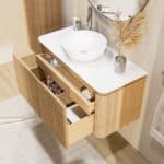 Rundes wandhängendes Badezimmermöbel 100 cm aus Natureiche mit Riffelfront und weißes Solid-Surface-Becken
